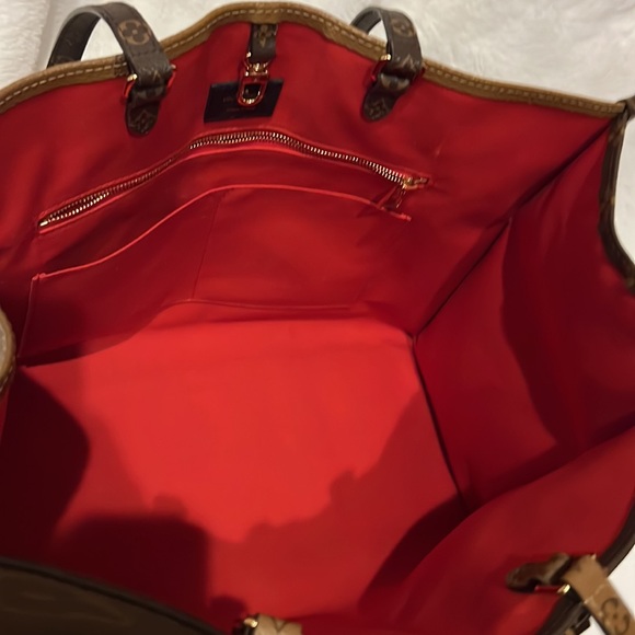 Louis Vuitton ( On The Go ) Tote - Picture 9 of 12